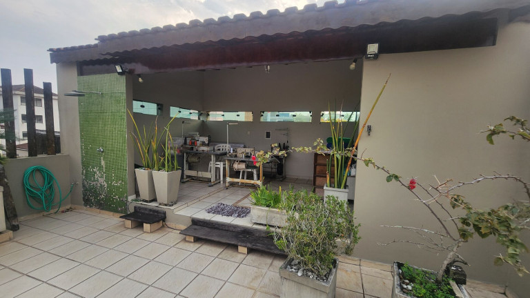 Imagem Casa com 3 Quartos à Venda, 186 m² em Vila São Jorge - São Vicente Imagem Casa com 3 Quartos à Venda, 186 m² em Vila São Jorge - São Vicente
