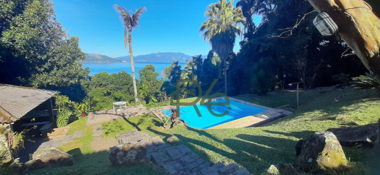 Casa com 7 Quartos à Venda, 300 m² em Angra Dos Reis - Angra Dos Reis