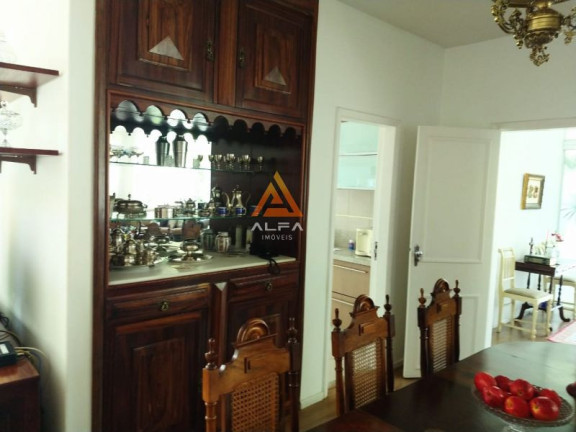 Imagem Casa com 4 Quartos à Venda, 378 m²