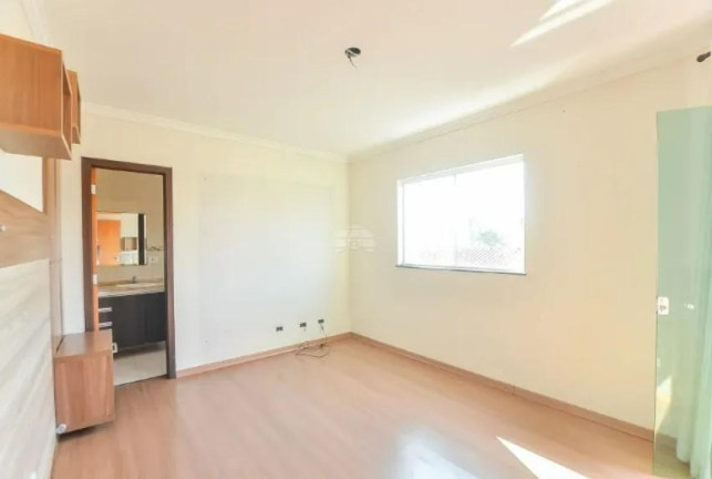 Imagem Casa com 3 Quartos à Venda, 190 m² em Novo Mundo - Curitiba Imagem Casa com 3 Quartos à Venda, 190 m² em Novo Mundo - Curitiba
