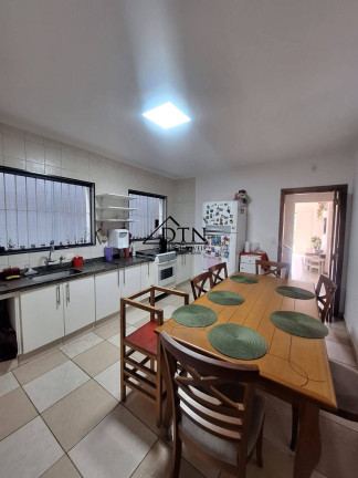 Imagem Casa com 3 Quartos à Venda, 141 m² em Vila Scarpelli - Santo André Imagem Casa com 3 Quartos à Venda, 141 m² em Vila Scarpelli - Santo André