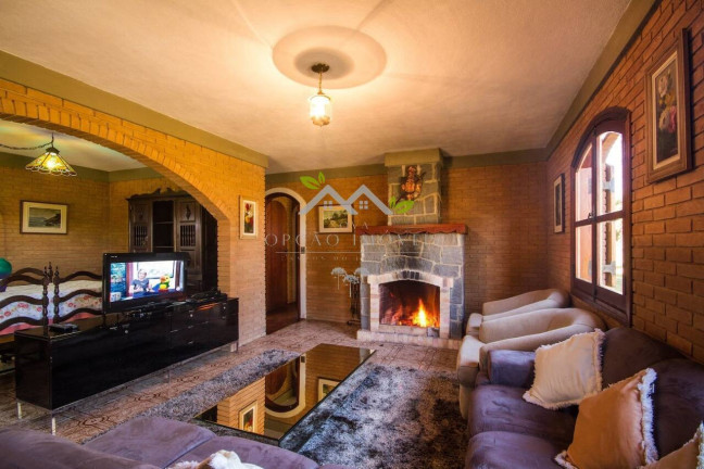 Imagem Casa com 3 Quartos à Venda, 192 m² em Vila Siomara - Campos Do Jordão Imagem Casa com 3 Quartos à Venda, 192 m² em Vila Siomara - Campos Do Jordão