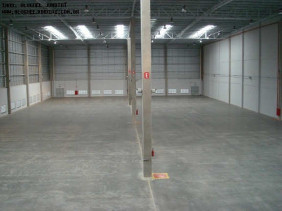 Galpão à Venda ou Temporada, 2.964 m² em Distrito Industrial - Jundiai