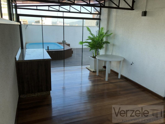 Imagem Apartamento com 3 Quartos à Venda, 143 m² em Centro