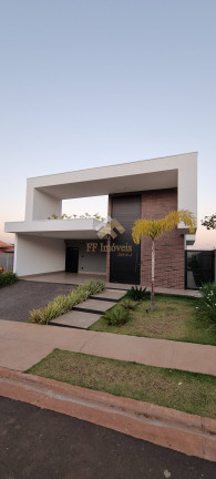 Casa com 3 Quartos à Venda, 301 m² em São Carlos