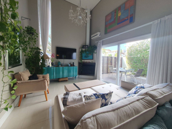 Imagem Casa com 2 Quartos à Venda, 824 m² em Rio Tavares - Florianópolis Imagem Casa com 2 Quartos à Venda, 824 m² em Rio Tavares - Florianópolis