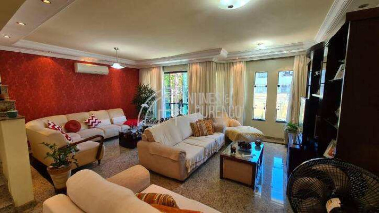 Casa com 4 Quartos à Venda, 337 m² em Embaré - Santos