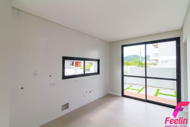 Imagem Casa com 3 Quartos à Venda, 140 m² em Ribeirão Da Ilha - Florianópolis Imagem Casa com 3 Quartos à Venda, 140 m² em Ribeirão Da Ilha - Florianópolis