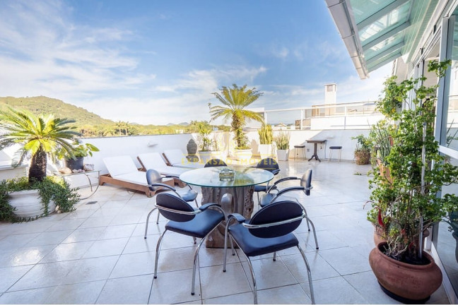 Imóvel com 3 Quartos à Venda, 185 m² em Jurerê - Florianópolis