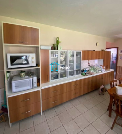 Imagem Casa com 4 Quartos à Venda, 300 m² em Restinga - Porto Alegre Imagem Casa com 4 Quartos à Venda, 300 m² em Restinga - Porto Alegre
