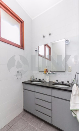 Imagem Casa com 3 Quartos à Venda, 591 m² em Três Figueiras - Porto Alegre Imagem Casa com 3 Quartos à Venda, 591 m² em Três Figueiras - Porto Alegre