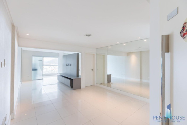 Imagem Apartamento com 3 Quartos à Venda, 121 m² em Centro - Balneário Camboriú Imagem Apartamento com 3 Quartos à Venda, 121 m² em Centro - Balneário Camboriú
