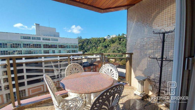 Imagem Cobertura com 2 Quartos à Venda, 156 m² em Várzea - Teresópolis