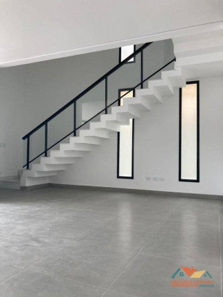 Imagem Sobrado com 4 Quartos à Venda, 180 m² em Balneário Copacabana - Caraguatatuba