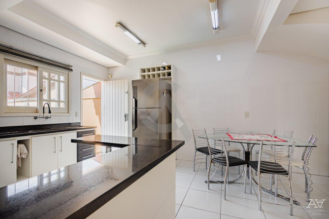 Imagem Casa com 4 Quartos à Venda, 194 m² em Moinhos De Vento - Canoas