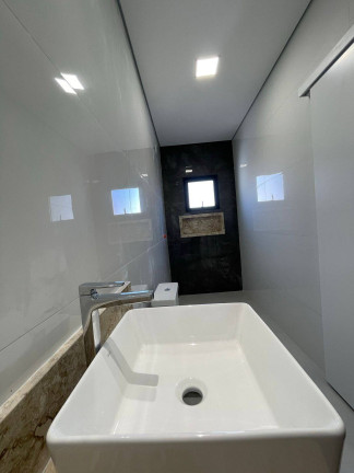 Imagem Casa com 3 Quartos à Venda, 268 m² em Tijucal - Cuiabá