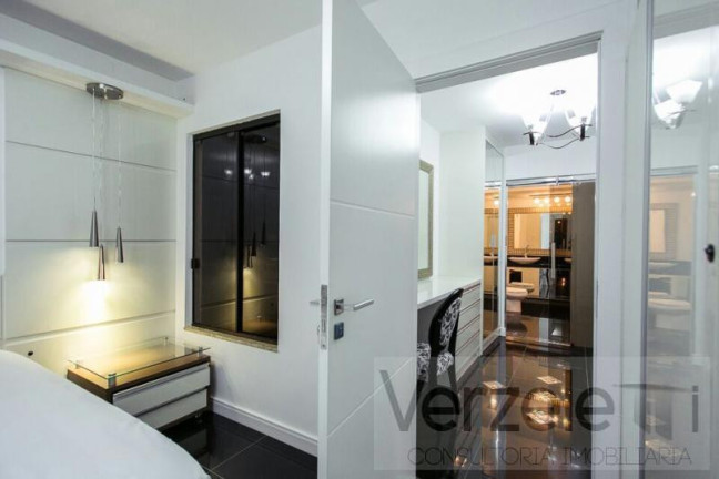 Imagem Casa com 4 Quartos para Temporada, 1.000 m² em Centro - Balneário Camboriú Imagem Casa com 4 Quartos para Temporada, 1.000 m² em Centro - Balneário Camboriú