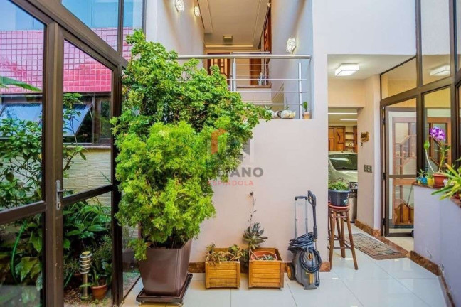 Imagem Casa com 4 Quartos à Venda, 376 m² em Jardim Itu - Porto Alegre