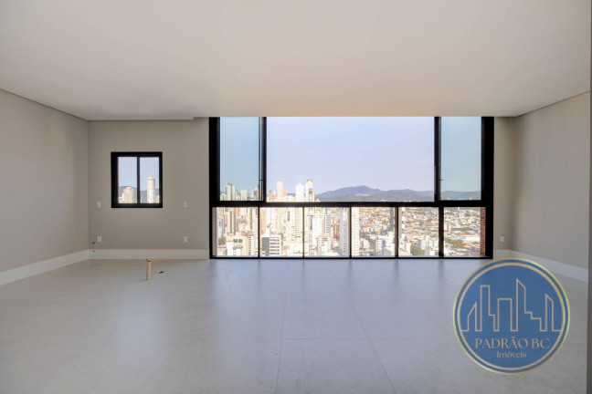 Imagem Apartamento com 4 Quartos à Venda, 135 m² em Centro - Balneário Camboriú Imagem Apartamento com 4 Quartos à Venda, 135 m² em Centro - Balneário Camboriú