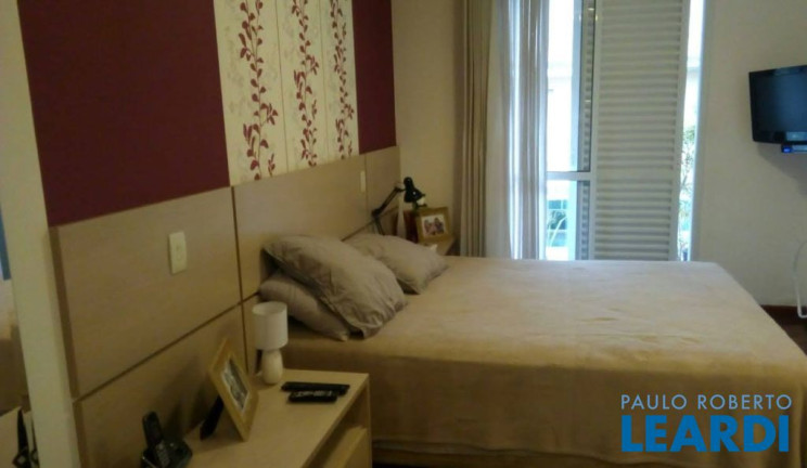 Imagem Casa de Condomínio com 3 Quartos à Venda, 262 m² em Vila Bastos - Santo André