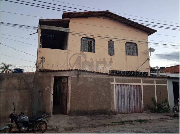 Casa com 8 Quartos à Venda,  em Conjunto Ciro Dos Anjos - Montes Claros