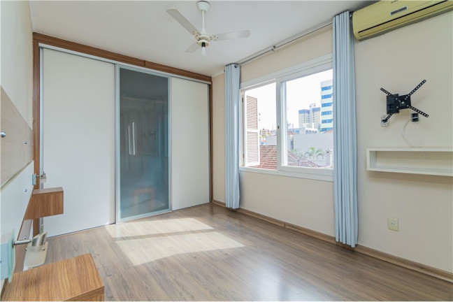 Imagem Imóvel com 1 Quarto à Venda,  em Menino Deus - Porto Alegre