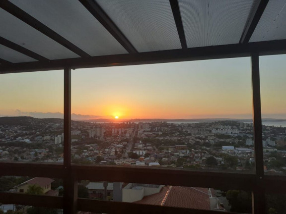 Imagem Casa de Condomínio com 4 Quartos à Venda, 251 m² em Nonoai - Porto Alegre