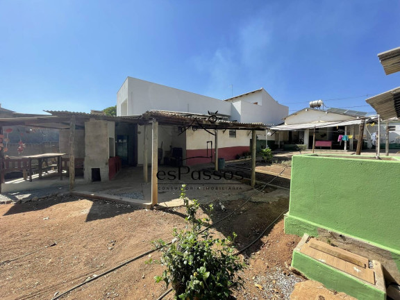 Imagem Casa com 3 Quartos à Venda, 910 m² em Centro - Florestal