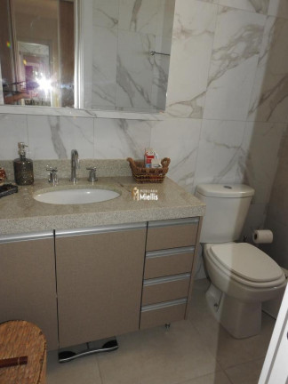 Imagem Imóvel com 2 Quartos à Venda, 82 m² em Menino Deus - Porto Alegre Imagem Imóvel com 2 Quartos à Venda, 82 m² em Menino Deus - Porto Alegre