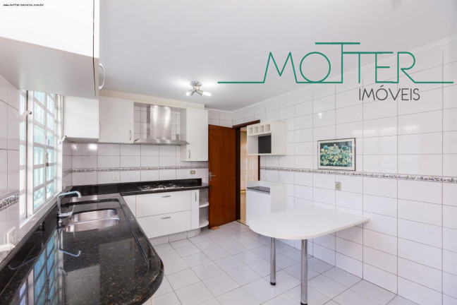 Imagem Casa com 3 Quartos à Venda, 159 m² em Novo Mundo - Curitiba Imagem Casa com 3 Quartos à Venda, 159 m² em Novo Mundo - Curitiba