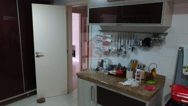 Imagem Casa com 4 Quartos à Venda, 375 m² em Jardim Carvalho - Porto Alegre Imagem Casa com 4 Quartos à Venda, 375 m² em Jardim Carvalho - Porto Alegre