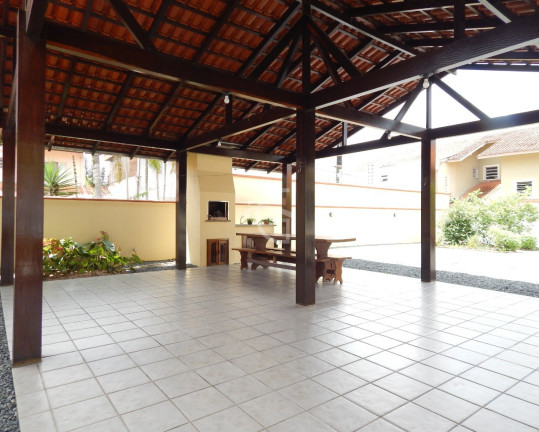 Imagem Casa com 4 Quartos à Venda, 206 m² em América - Joinville Imagem Casa com 4 Quartos à Venda, 206 m² em América - Joinville