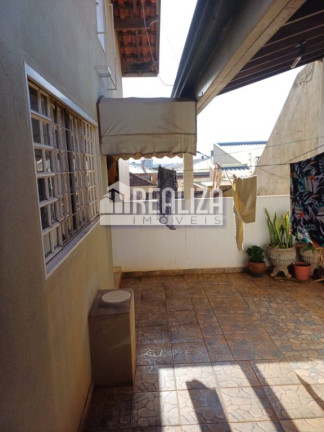 Imagem Sobrado com 3 Quartos à Venda, 180 m² em São Benedito - Uberaba Imagem Sobrado com 3 Quartos à Venda, 180 m² em São Benedito - Uberaba