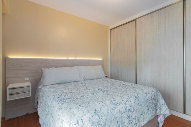 Imagem Imóvel com 2 Quartos à Venda, 63 m² em Menino Deus - Porto Alegre Imagem Imóvel com 2 Quartos à Venda, 63 m² em Menino Deus - Porto Alegre