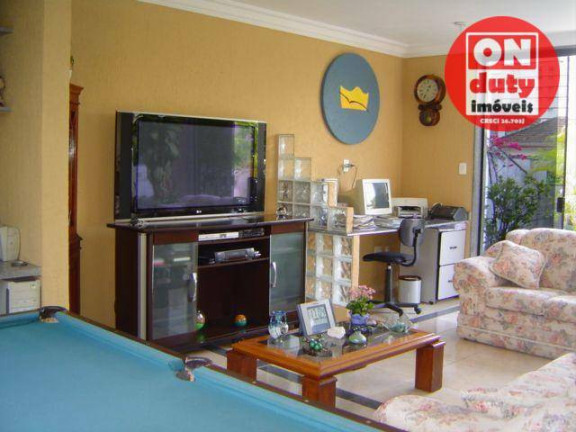 Casa com 3 Quartos para Alugar, 320 m² em Gonzaga - Santos