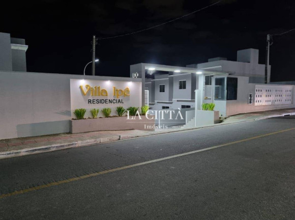 Sobrado com 2 Quartos à Venda, 50 m² em Espinheiros - Itajaí