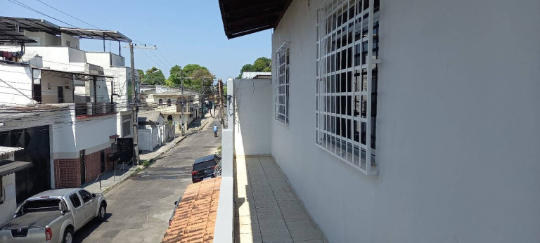 Imagem Casa com 3 Quartos à Venda, em Petrópolis - Manaus Imagem Casa com 3 Quartos à Venda, em Petrópolis - Manaus