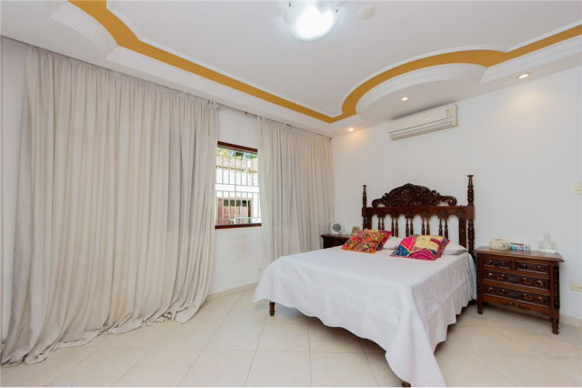 Imagem Casa com 6 Quartos à Venda,  em Vila Pierina - São Paulo
