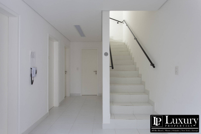 Imagem Casa com 3 Quartos à Venda, em Jardim Paulista - São Paulo Imagem Casa com 3 Quartos à Venda, em Jardim Paulista - São Paulo