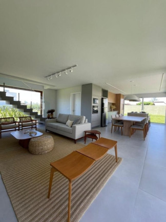 Imagem Casa com 4 Quartos à Venda, em Centro - Xangri-lá Imagem Casa com 4 Quartos à Venda, em Centro - Xangri-lá