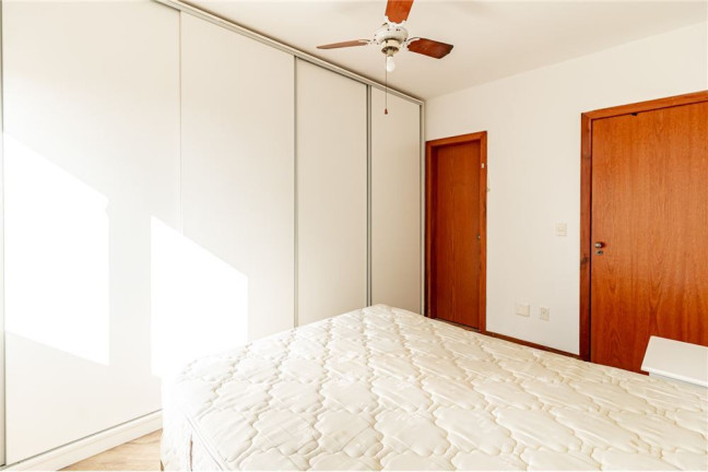 Imagem Imóvel com 3 Quartos à Venda,  em Petrópolis - Porto Alegre