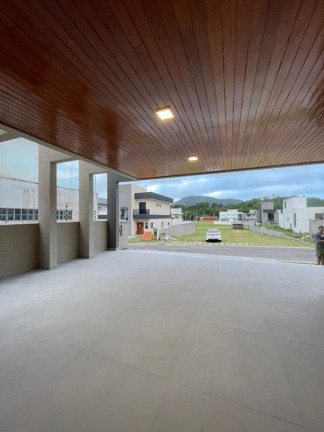 Imagem Casa com 4 Quartos à Venda, em São João Do Rio Vermelho - Florianópolis Imagem Casa com 4 Quartos à Venda, em São João Do Rio Vermelho - Florianópolis
