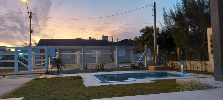 Imagem Casa com 3 Quartos à Venda,  em Atlântida Sul - Osório