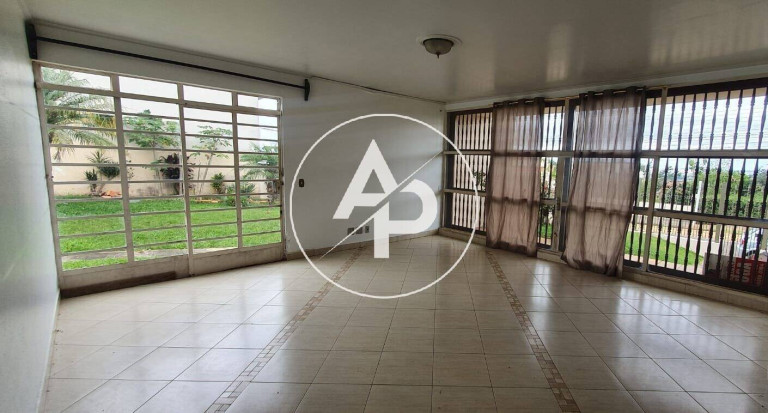 Imagem Casa com 3 Quartos à Venda, 270 m² em Uvaranas - Ponta Grossa
