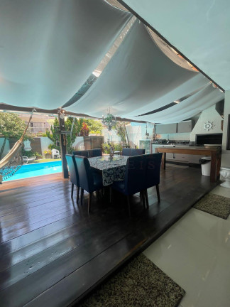 Imagem Casa com 4 Quartos para Alugar, 220 m² em Centro - Balneário Camboriú Imagem Casa com 4 Quartos para Alugar, 220 m² em Centro - Balneário Camboriú
