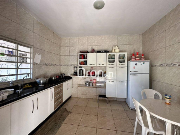 Imagem Casa com 3 Quartos à Venda, 188 m² em Vila Novo Horizonte - Goiânia Imagem Casa com 3 Quartos à Venda, 188 m² em Vila Novo Horizonte - Goiânia