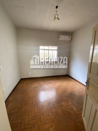 Foto do imóvel Casa com 3 Quartos à Venda, 447 m² em Fabrício - Uberaba