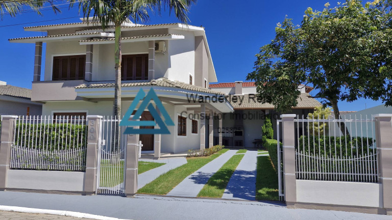 Imagem Casa com 3 Quartos à Venda, 400 m² em Ingleses Do Rio Vermelho - Florianópolis Imagem Casa com 3 Quartos à Venda, 400 m² em Ingleses Do Rio Vermelho - Florianópolis