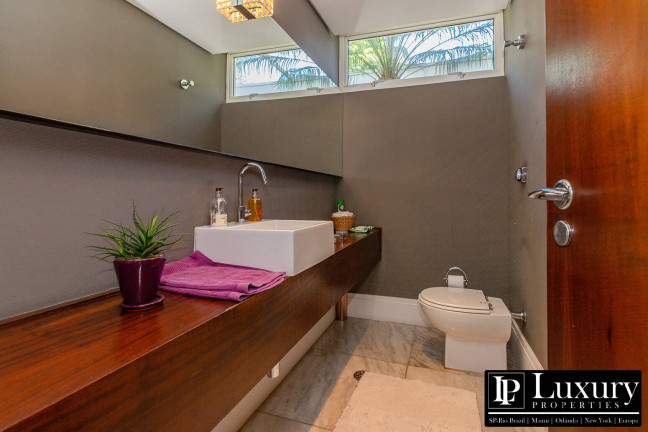 Imagem Casa com 4 Quartos à Venda, 411 m² em Moema - São Paulo Imagem Casa com 4 Quartos à Venda, 411 m² em Moema - São Paulo