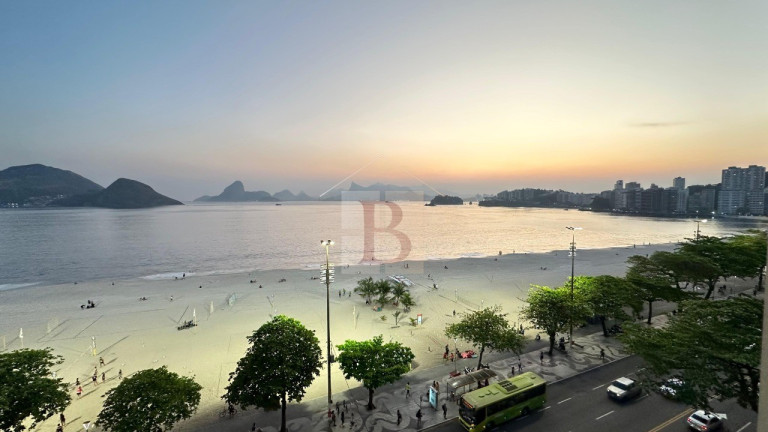 Imagem Imóvel com 4 Quartos à Venda, 250 m² em Icaraí - Niterói Imagem Imóvel com 4 Quartos à Venda, 250 m² em Icaraí - Niterói